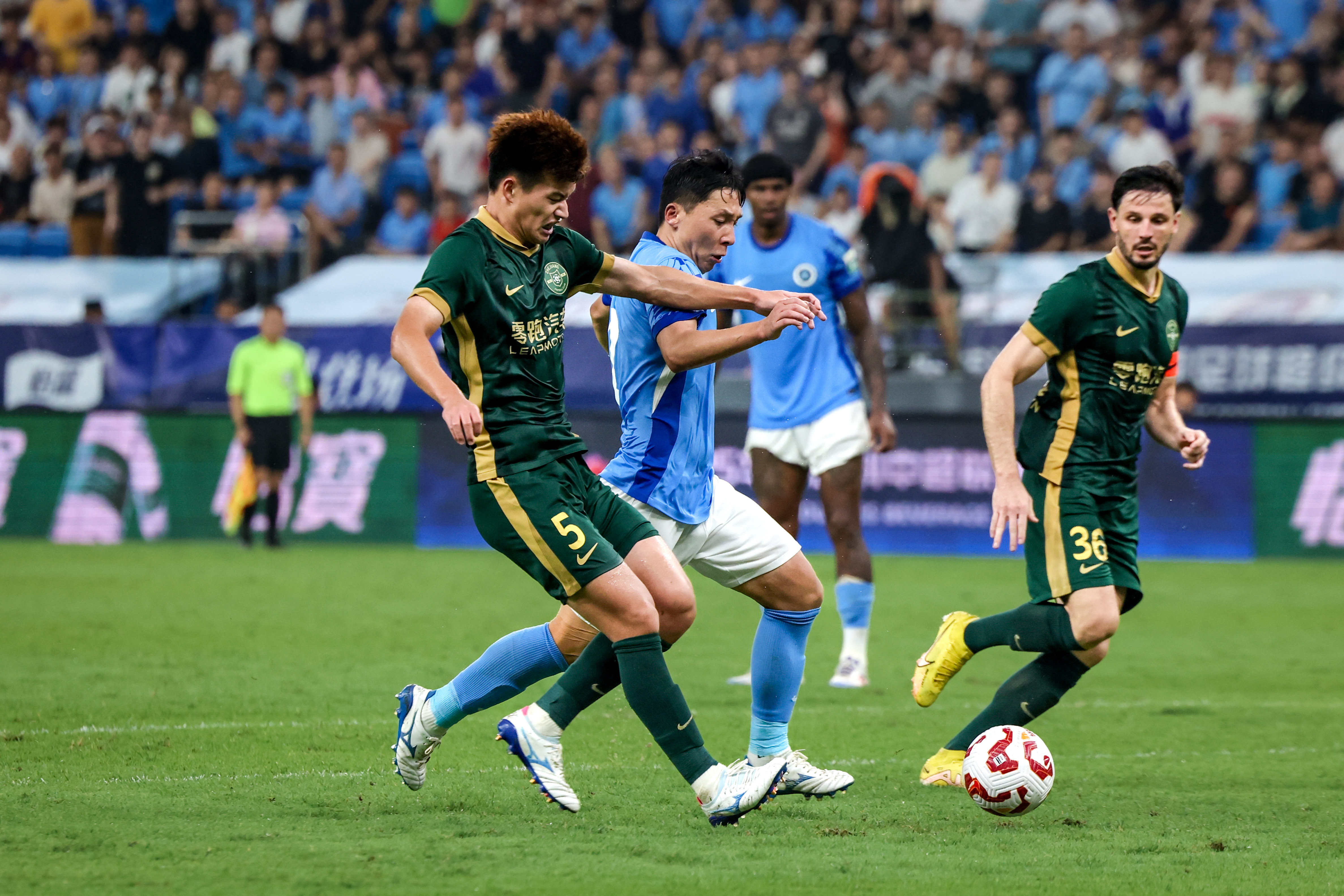 关于新奥尔良鹈鹕迎荷甲关键赛，冲刺阶段外线爆发，球迷炸锅，训练强度明显提升的信息-英雄联盟