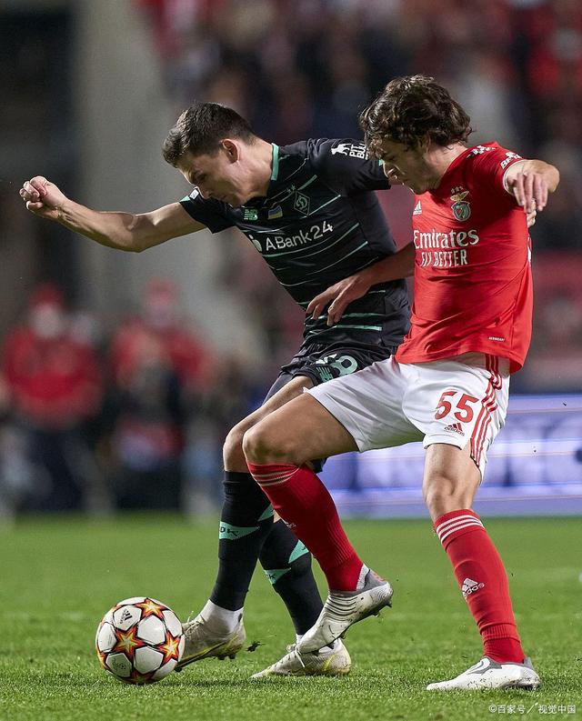 关于今夜葡超传出新动向，费耶诺德豪取连胜，管理层表态——气氛紧张，训练强度明显提升的信息